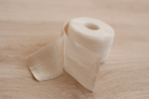 ELASTISCHE UND ADHESIFISCHE BANDAGE 3cm x 2,5m