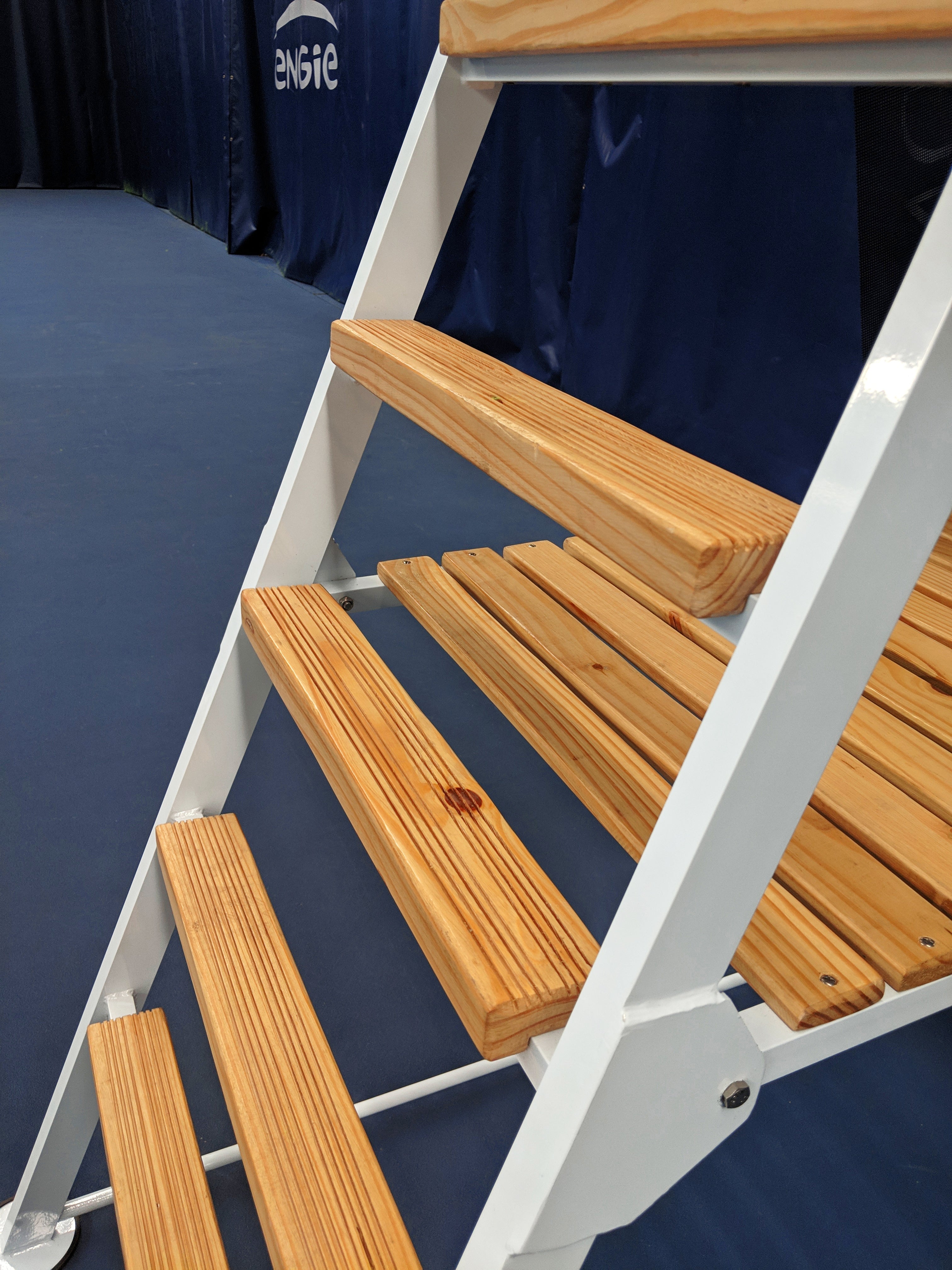 Tennis Schiedrichterstuhl ALU Weiss - Holzverkleidung