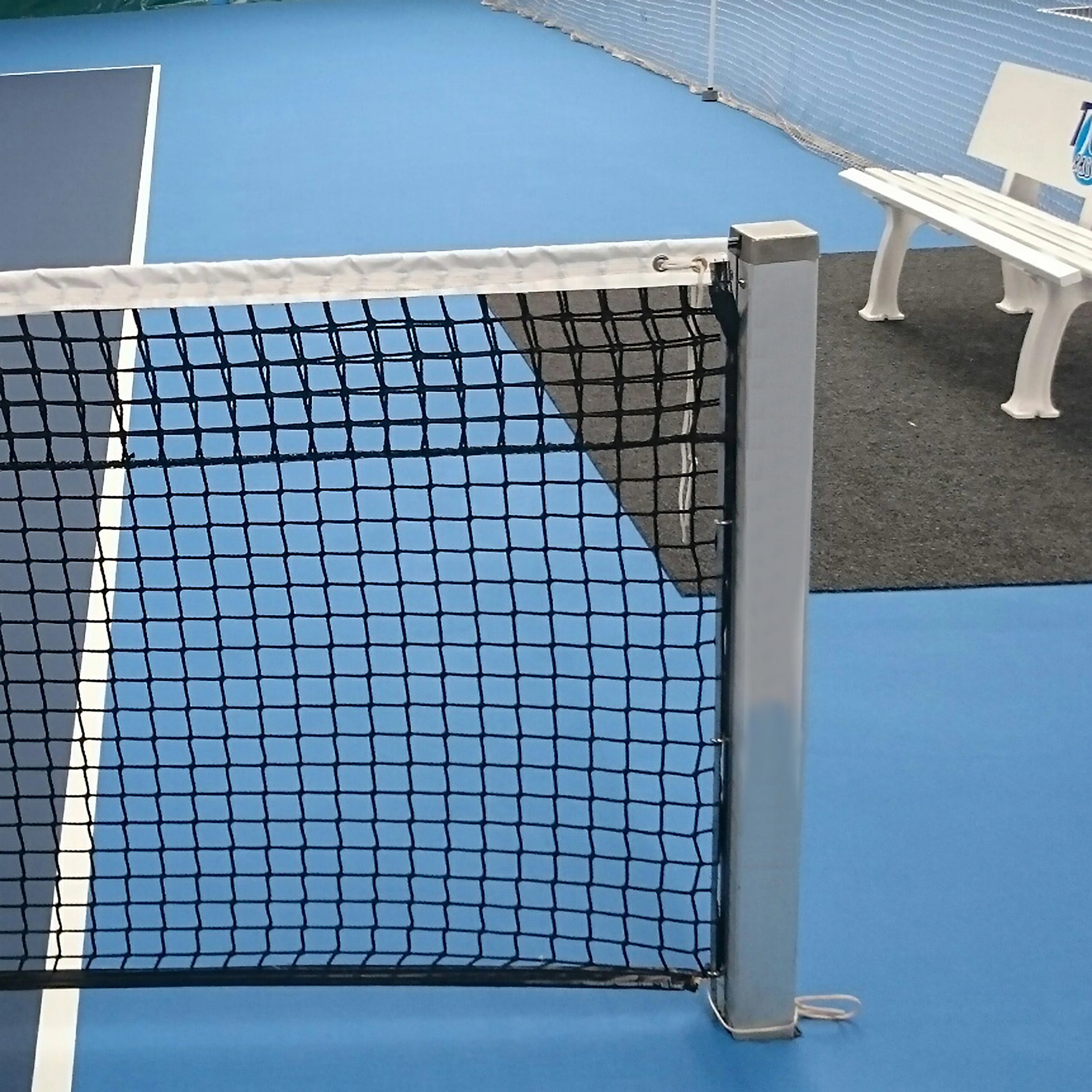 Ein Paar abnehmbare quadratische Tennispfosten Aluminimum