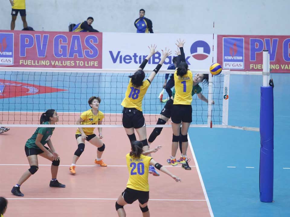 Volleyballpfosten Stahl ø 90mm "Competition" - inkl. Bodenhülsen