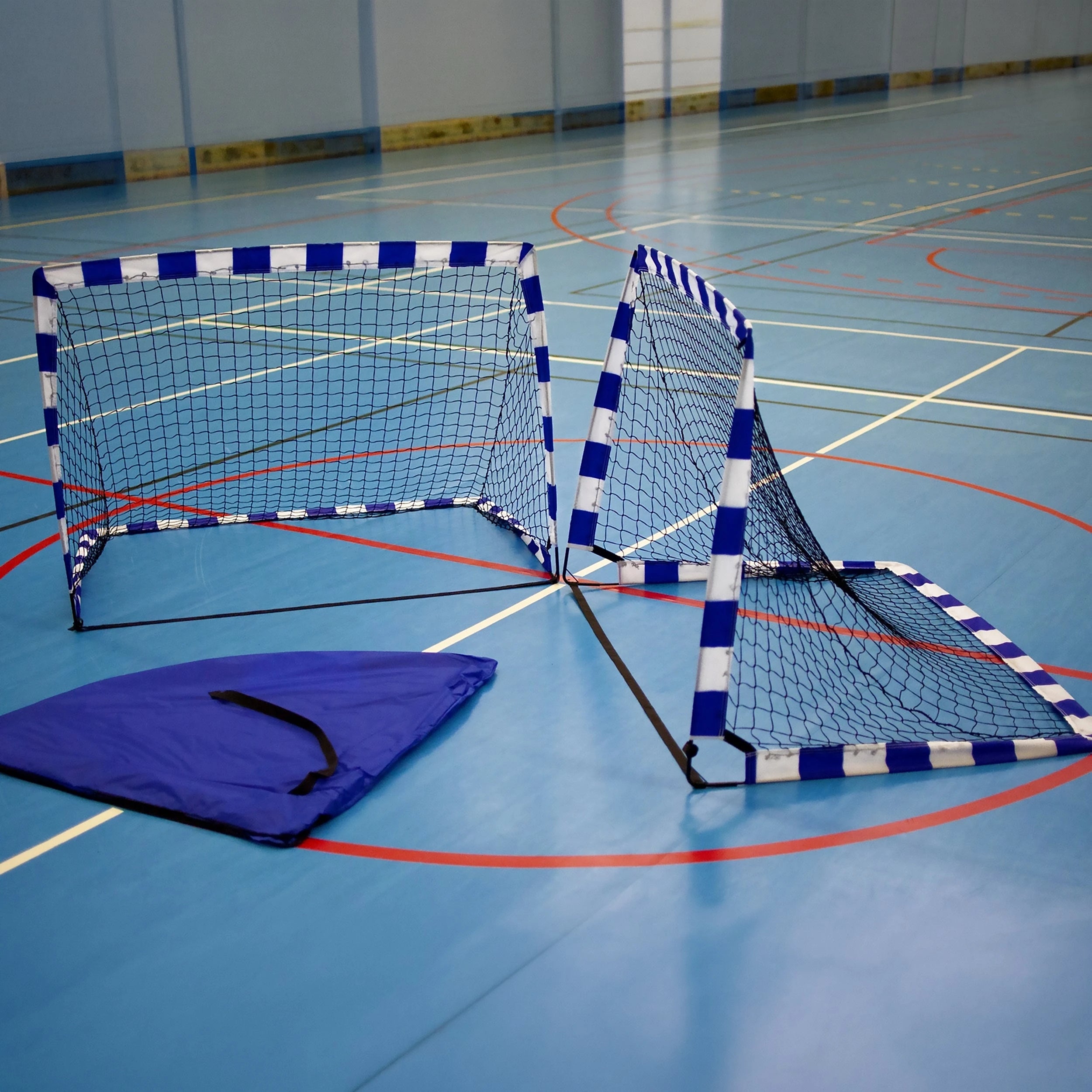 Ein Paar Pop Up Handballkäfige 1,4 x 1m - mit Aufbewahrungstasche